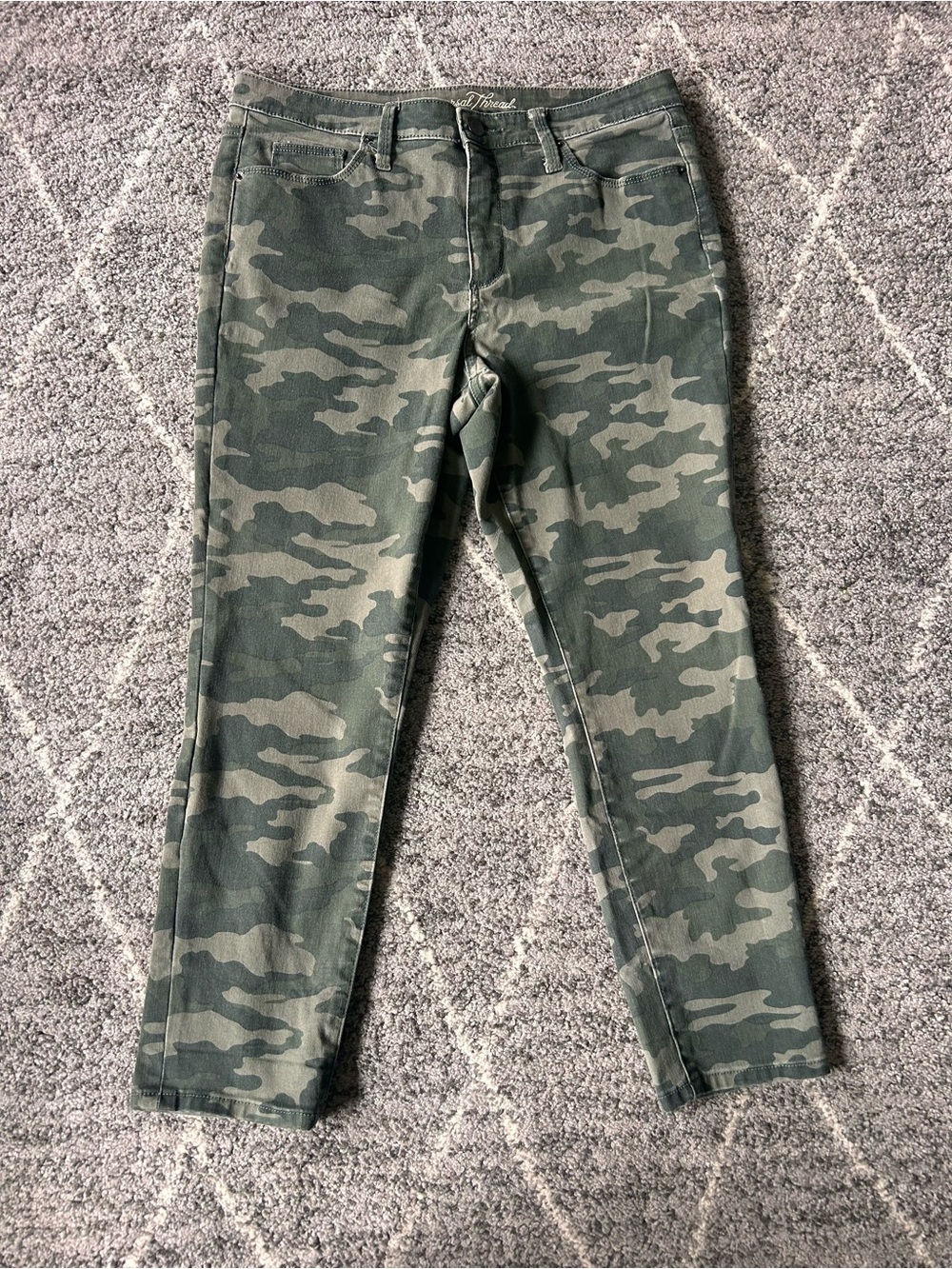 Universal Thread Green Camo Jeans Cropped